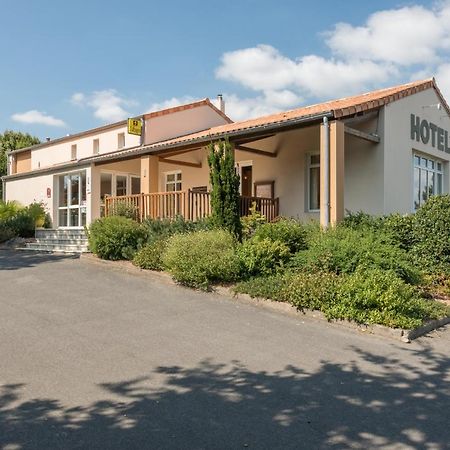 Logis Hotel Les 3 Marchands Bressuire Exterior photo